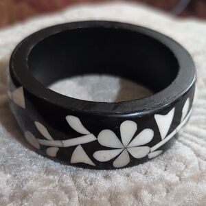 GIFT Vintage Inlaid Black and White Floral Bangle Bracelet